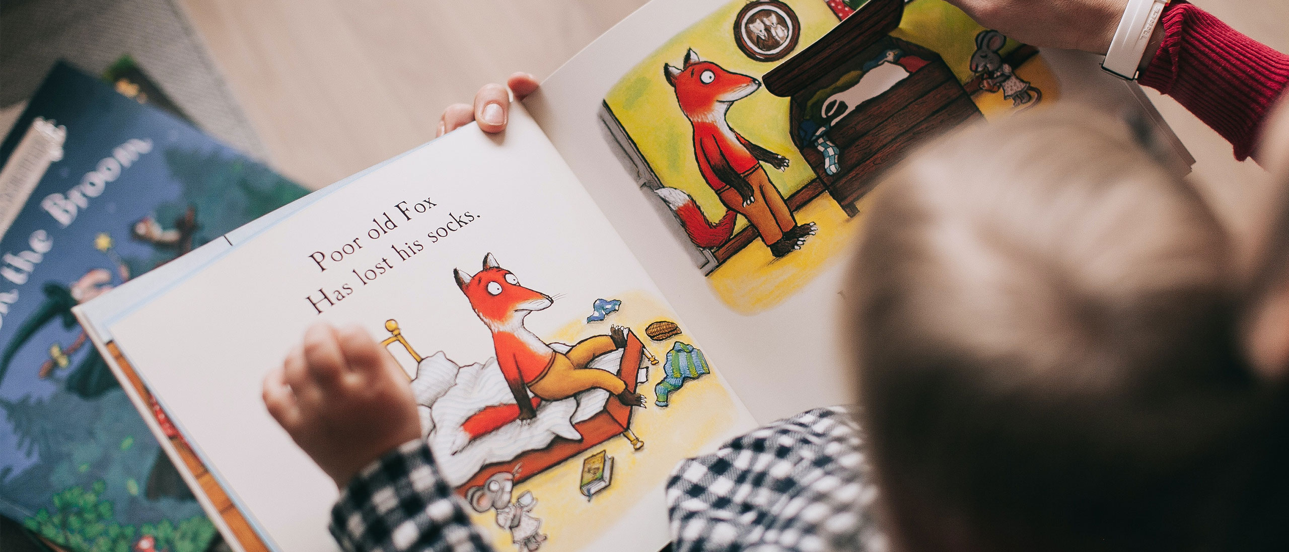 Kid reading banner-5